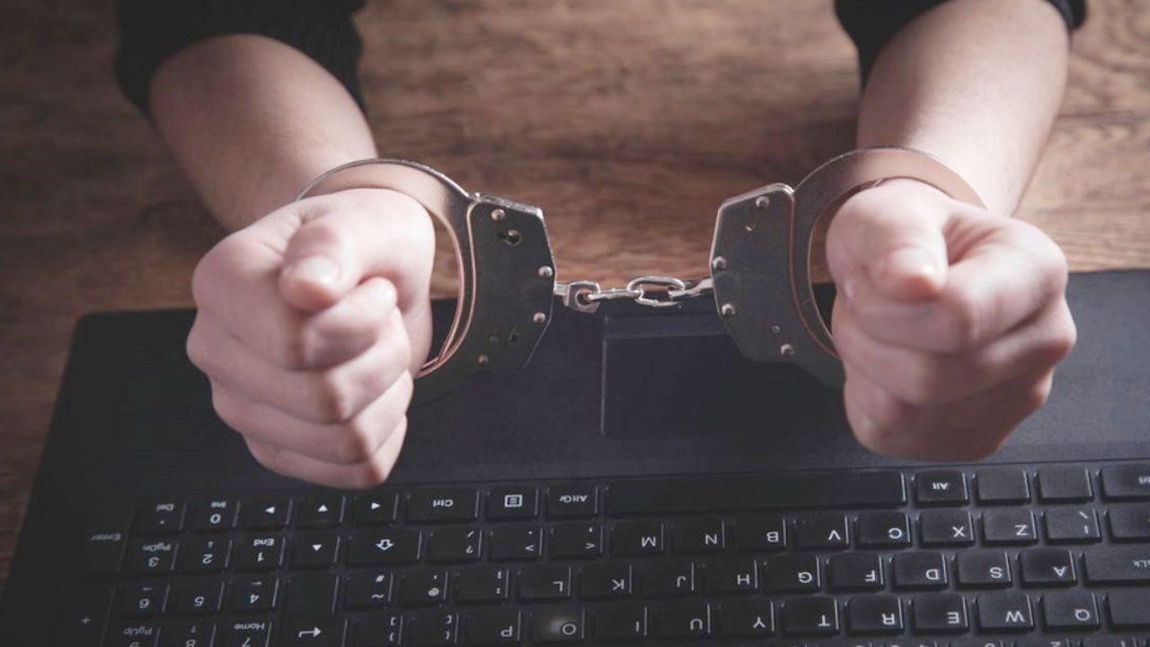 ডিজিটাল অ্যারেস্ট ফাঁদে তরুণী